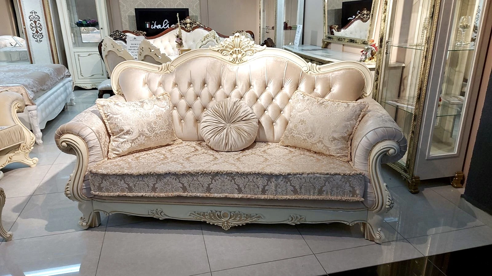 Прямой классический диван 3-х местный «Илона» золото – изображение 3